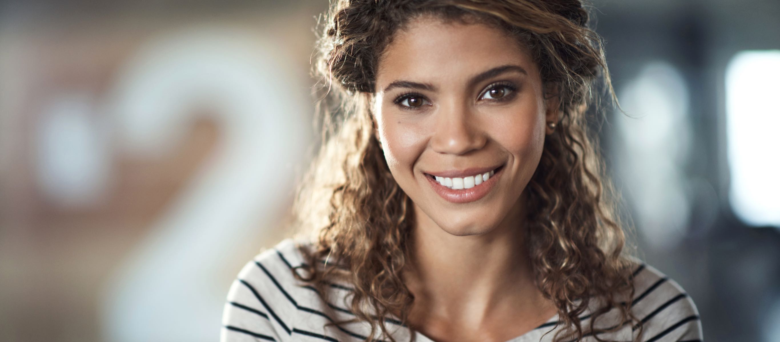 Slider mujer sonriendo