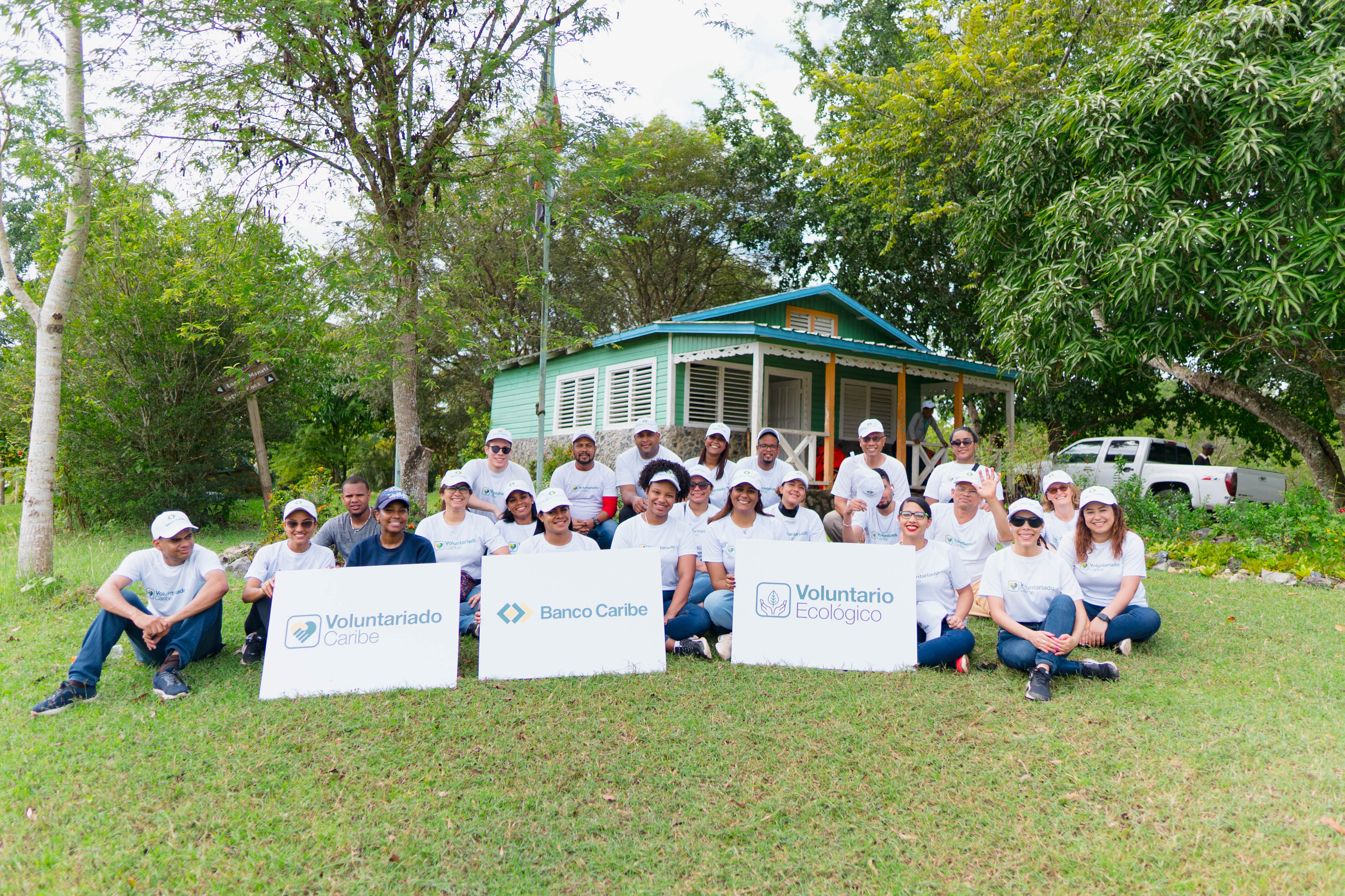 Voluntariado Caribe planta árboles de Nogal, especie en peligro crítico de extinción