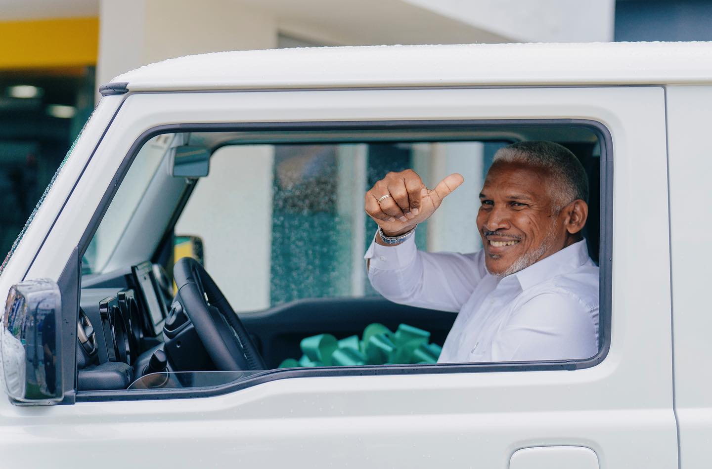 Imagen Banco Caribe entrega vehículo de la promoción “Pásala y Gana”